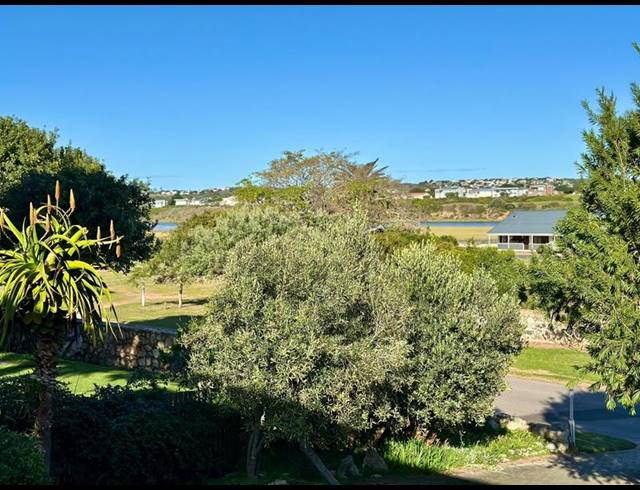 4 BEDROOM HOUSE FOR SALE IN STILBAAI EAST